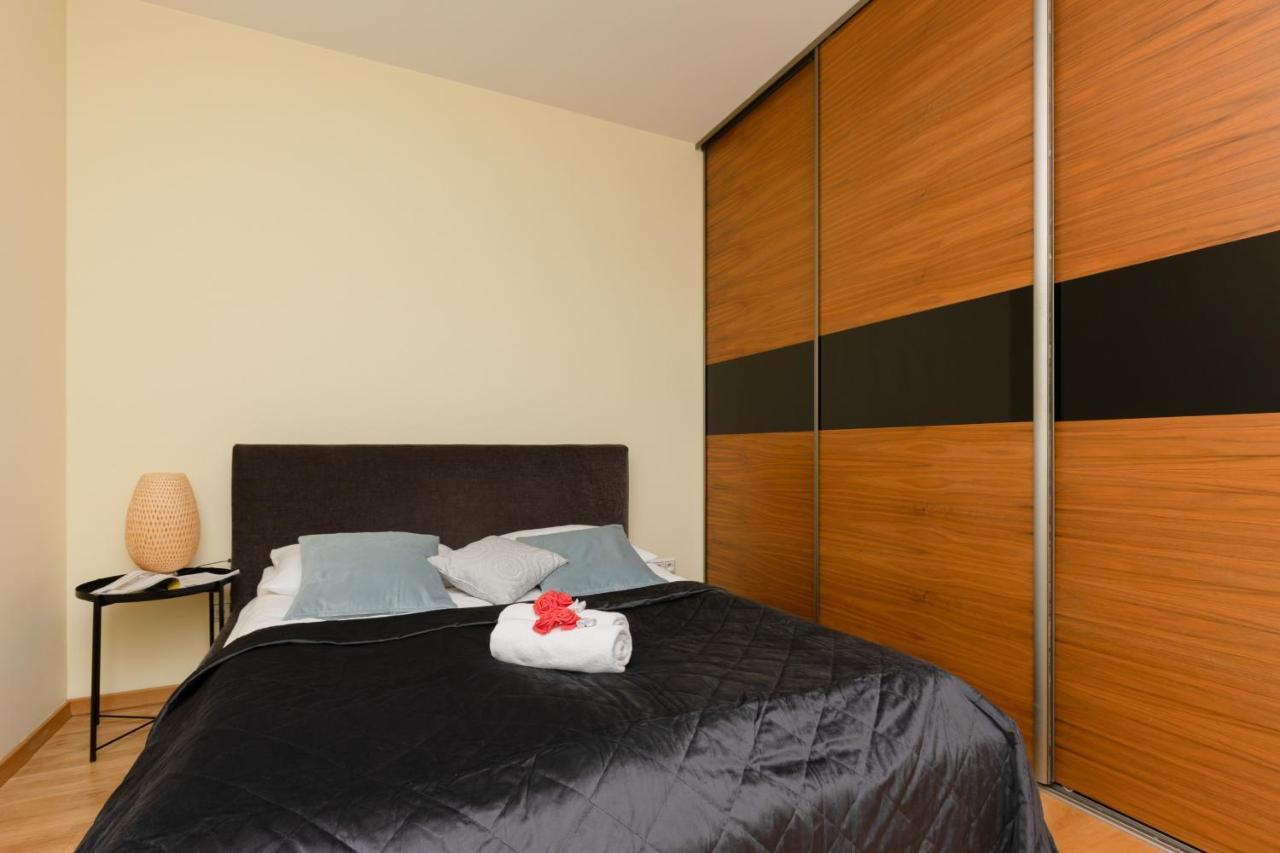 Warsaw Srodmiescie Apartment With Balcony By Noclegi Renters Dış mekan fotoğraf
